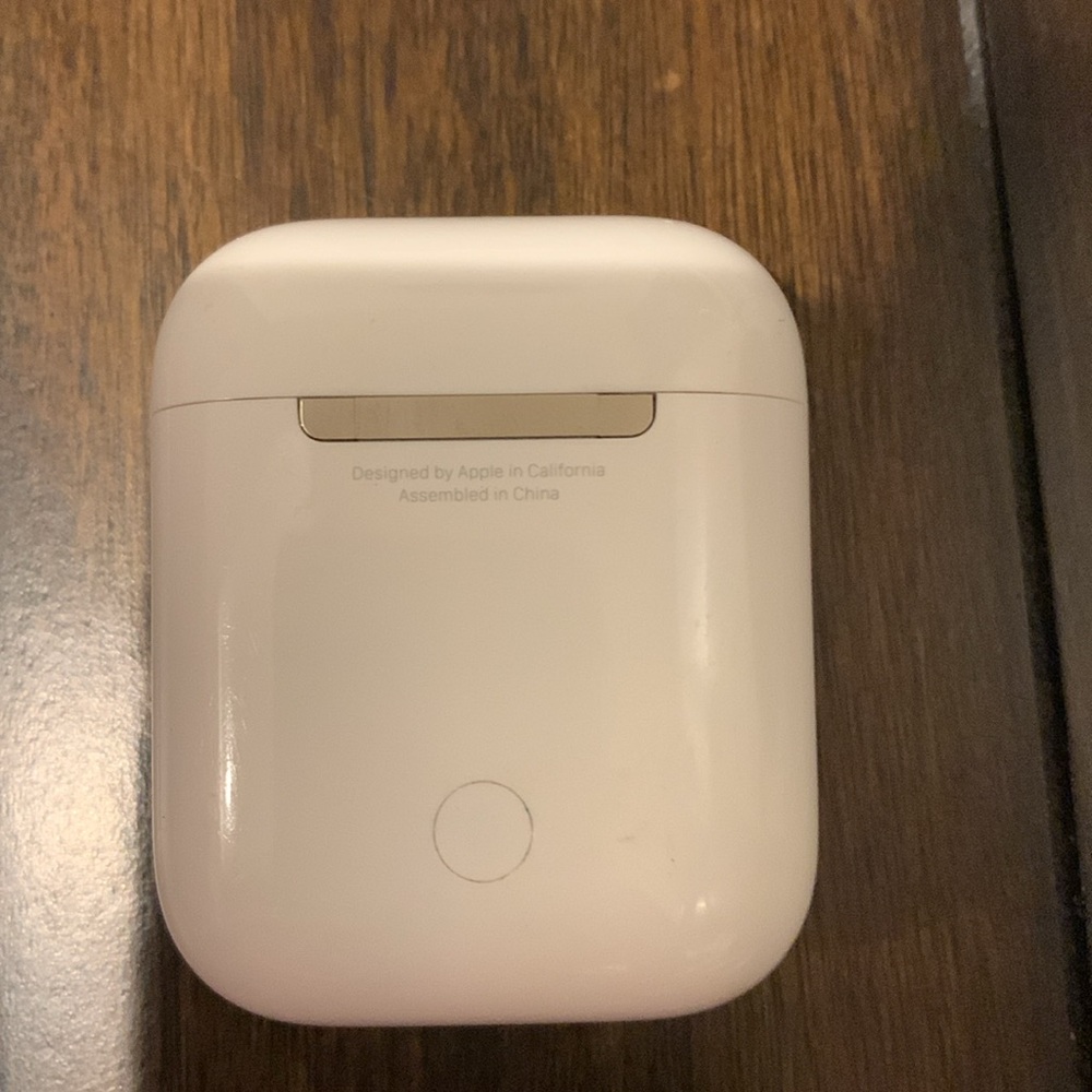 AirPods - Picture 2 of 4